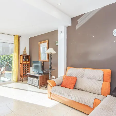 Casa Con Jardin Privado, 3 Habitaciones, Terraza Y Garaje En - Es-89-100